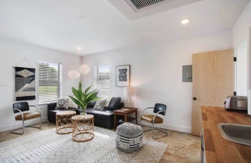 Black Pearl House | Steps to Audubon Park | Quiet+Modern | Black Pearl