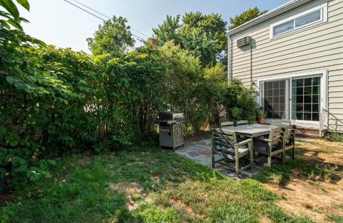 Hampton Apartment | Steps to Beach Backyard Back Unit