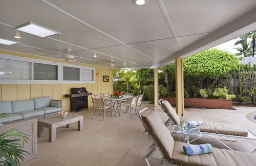 Kailua House | Steps to Beach- Heated Pool- AC-Minimum Stay 7 Nights-CONTACT HOST