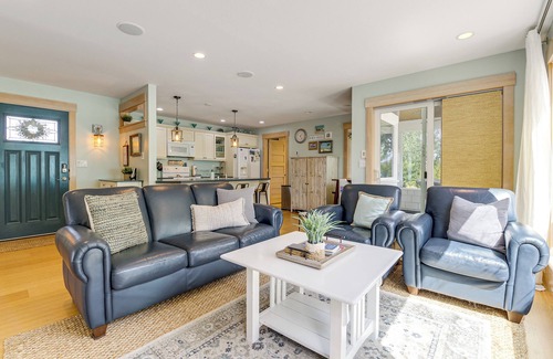 Oak Harbor House | Steps to Beach: Home w/Hot Tub in Oak Harbor!