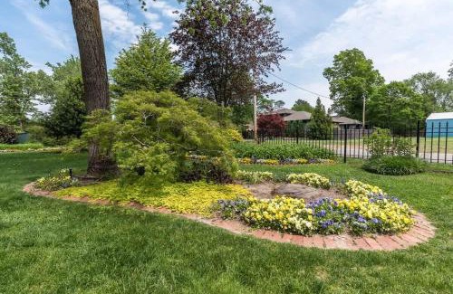 Downtown Apartment | Steps to Bentonville Square & Trails