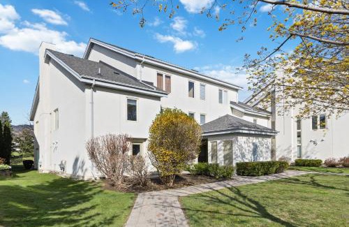 The Blue Mountains House | Steps to Blue Mtn Condo wt Elegant Style 213 Sierra Lane