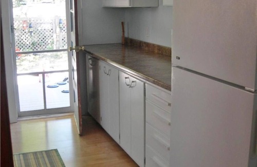 North Eastham Cottage | Steps to Cooks Brook Beach! A/C, Heat, Wifi, Outdoor Shower, Gas Grill