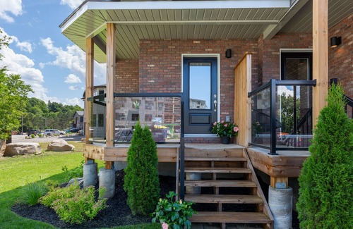 Bracebridge House | Steps to Downtown, the Falls & Muskoka River