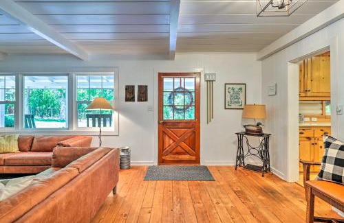 Murphys House | Steps to Dtwn Murphys Cottage with Furnished Porch