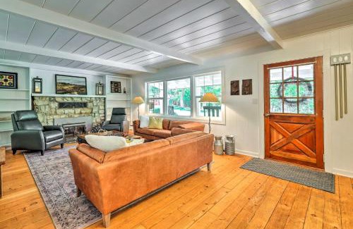 Murphys House | Steps to Dtwn Murphys Cottage with Furnished Porch