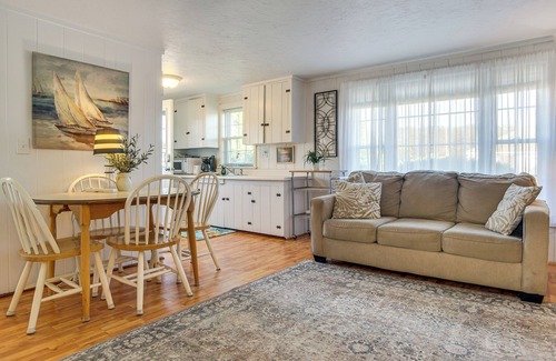 West Hyannisport Cottage | Steps to Eats & Craigville Beach! Cape Cod Cottage