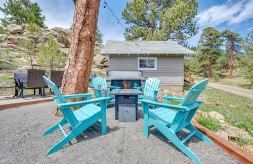 Estes Park House | Steps to Estes Lake Mtn-View Hideaway with Hot Tub!