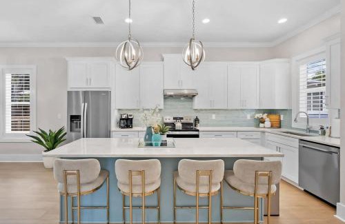 Downtown Historic District House | Steps to Ice Plant in Historic St Aug Upscale