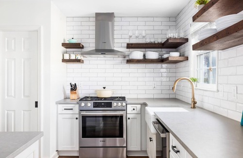 Harleston Village House | Steps to King, Colonial Lake & Dining