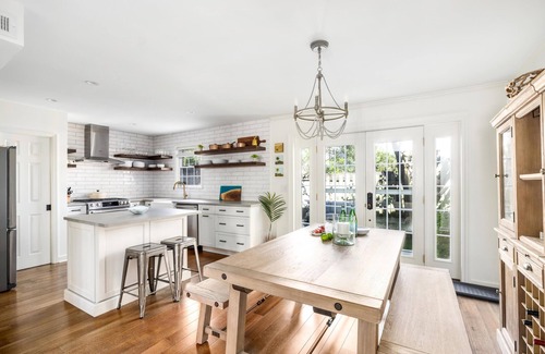 Harleston Village House | Steps to King, Colonial Lake & Dining