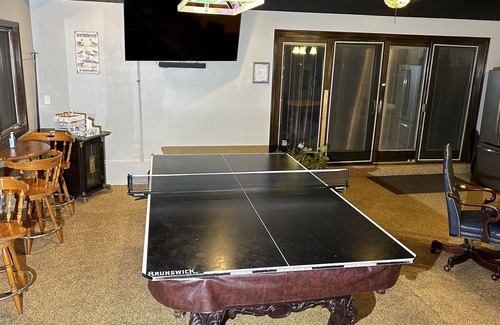Lakeside Villa | Steps to Lake Erie near Port Clinton- Private Hot Tub, Seasonal Pool, Recreation
