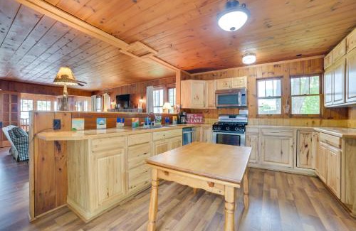 Cedarville House | Steps to Lake Cedarville Cabin 12 with Shared Perks