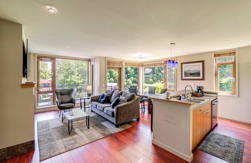 Chelan Condo | Steps to Lake Chelan: Condo w/Resort Amenities!