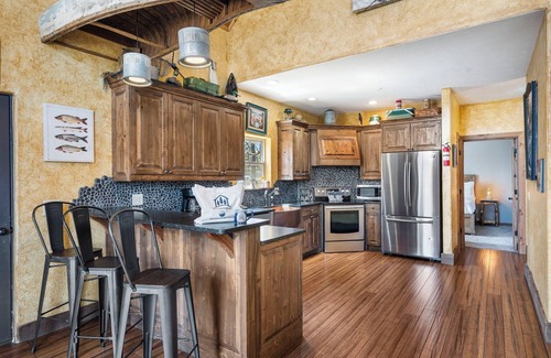 Branson House | Steps to Lake from Lodge Boat Slip Free Daily Attraction Tickets Ping Pong Table