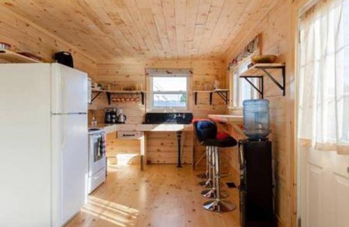 Prince Edward House | Steps to Lake on the Mountain - License ST-2020-0324 R1