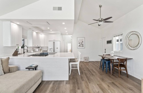 West Newport Villa | Steps to Lido Village and the Marina- Heart of Lido Island!