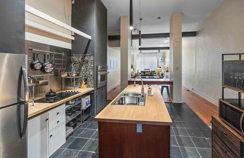 Downtown Knoxville Condo | Steps to Market Square | Sleeps 12 Guests!