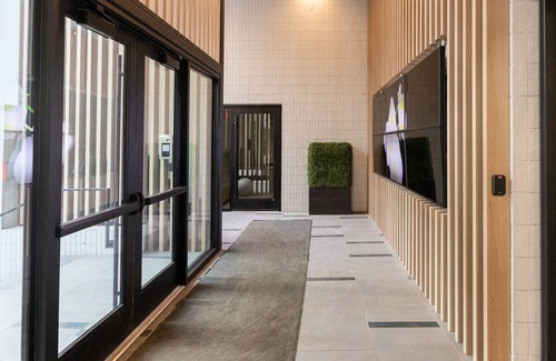 Rush and Division Apartment | Steps to Mich Ave | Chic Suite with City View | Zencity