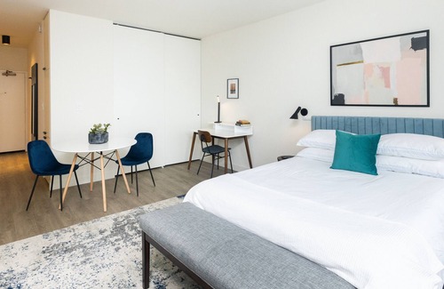 Rush and Division Apartment | Steps to Mich Ave | Chic Suite with City View | Zencity