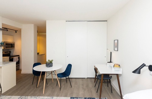 Rush and Division Apartment | Steps to Mich Ave | Chic Suite with City View | Zencity
