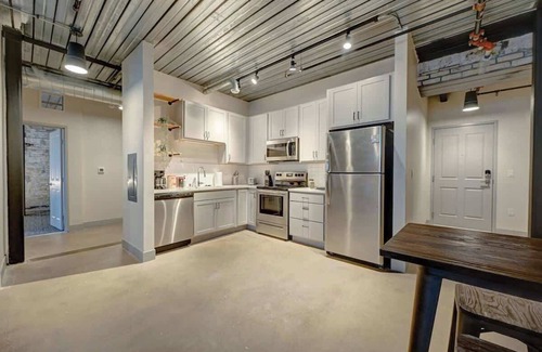 Westown Apartment | Steps to Pabst & Fiserv | Pool, Gym, Parking, W/D