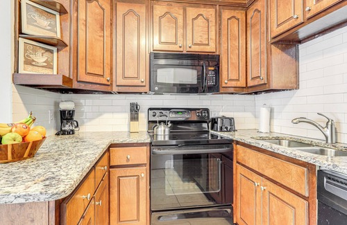 Conyers Condo | Steps to Park: Dog-Friendly Condo in Conyers!