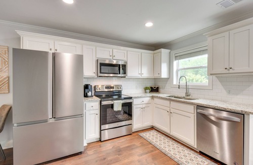 Helen Condo | Steps to River + Shops: Downtown Helen Retreat!