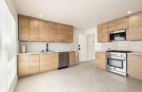 North Pacific Beach House | Steps to Sand | Bikes, Boards, Spa + Cold Plunge