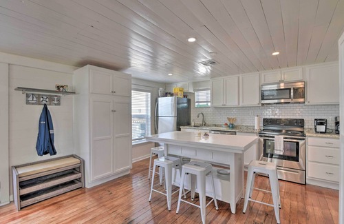 Galveston House | Steps to Sand: Galveston Beach Bungalow!