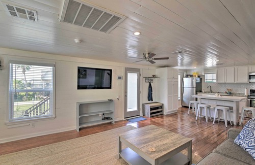Galveston House | Steps to Sand: Galveston Beach Bungalow!
