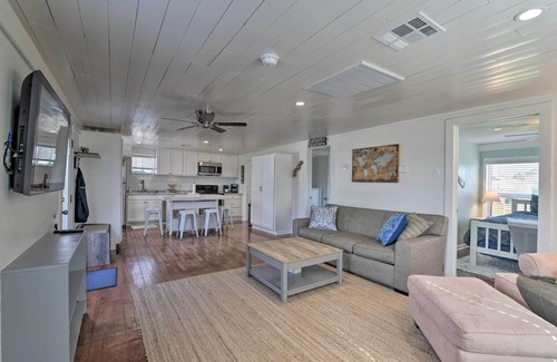 Galveston House | Steps to Sand: Galveston Beach Bungalow!