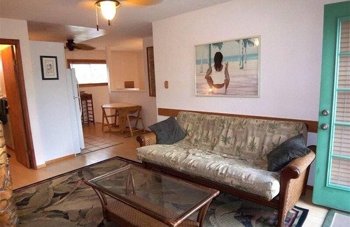 Hauula House | Steps to Secluded Beach-Covered Deck-Grill-AC's-Fenced Covered Parking-Laundry