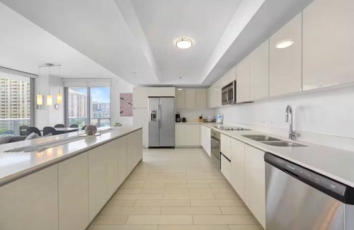Hallandale Beach Condo | Steps to the Beach | Balcony, Pool, Gym