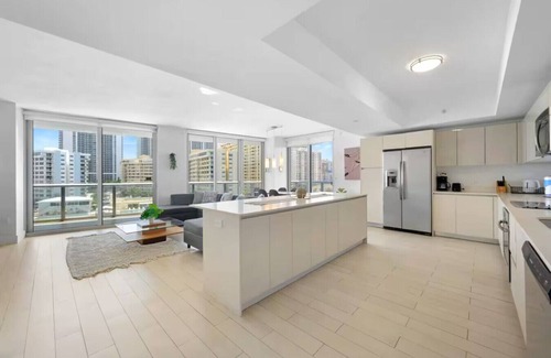 Hallandale Beach Condo | Steps to the Beach | Balcony, Pool, Gym
