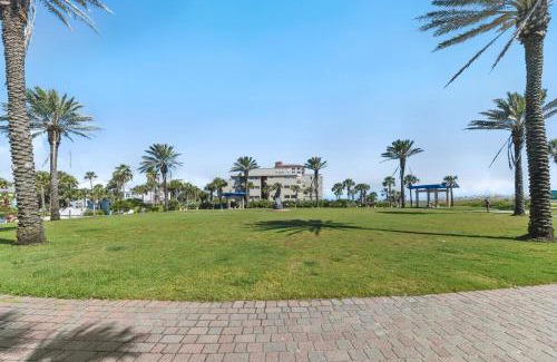 Jacksonville Beach House | Steps to the Beach from this Salt Air Home