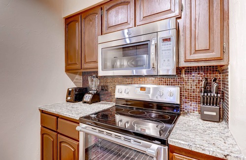 South Lake Tahoe House | Steps to the beach, Pool, Hot Tub, Sauna LLV480