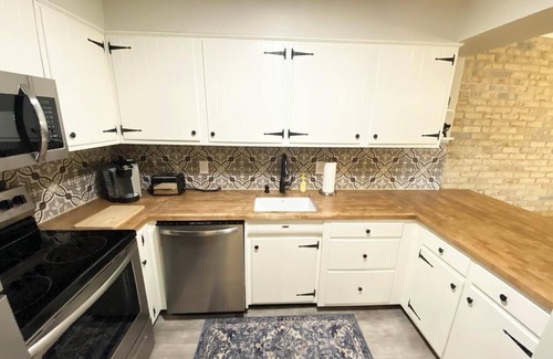 The Pines Condo | Steps to the Beach! 2nd Floor Condo w/Pool, Balcony & Walk to Downtown Rehoboth
