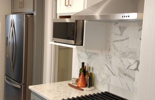 Belmont Shore House | Steps to the beach and shopping/dining. Spanish-style house with updated kitchen