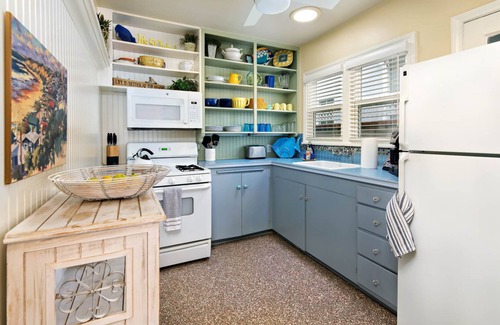 Old Towne House | Steps to the beach and 4 Blocks to Main St. and the pier