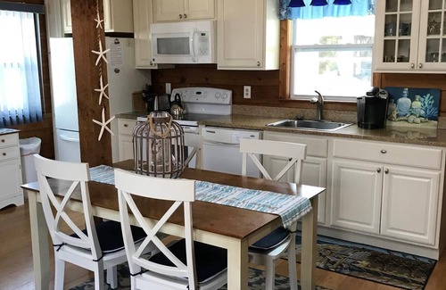 South Yarmouth Cottage | Steps To The Beach, Available n Sep 13-31
