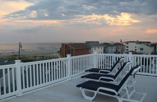 Ship Bottom House | Steps to the Beach - HEATED POOL, Elevator, AMAZING Rooftop Views! NEW, Modern!