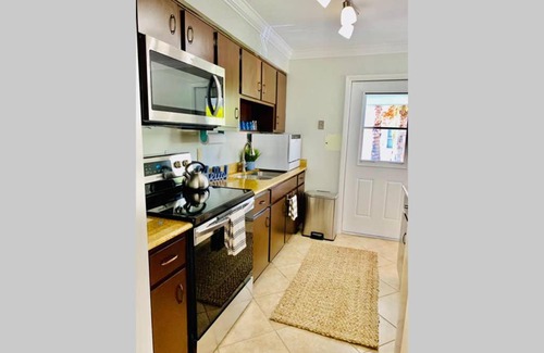 Naples Park House | Steps to the Beach - Naples-Beachhouse 3BR2BA - Pet friendly