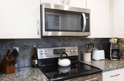 Del Mar Condo | Steps to the Beach, Park, Shops & Restaurants At 18th St DEL MAR BEACH COLONY