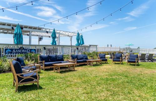 Saint Helena Island House | Steps to the Beach! Resort Access & Golf Cart Included! Dog Friendly