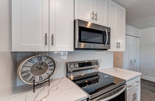 Holmes Beach House | Steps to the beach! PRIVATE HEATED POOL w covered lanai. Central location.