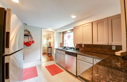 Faubourg Marigny Apartment | Steps to the French Quarter and Frenchman St spacious @1000sf Marigny