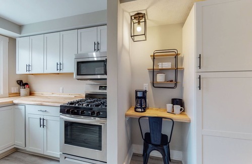 Canton House | Steps to the HOF: Football Fans’ Dream Stay