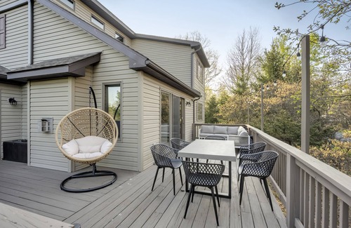 Albrightsville House | Steps to the Lake: 4 BDR, HotTub, GameRoom, Deck, Lake, Pool, Marina, Skiing
