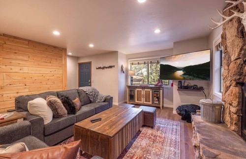 Summit Estates Condo | Steps To The Slope, ski in ski out at Snow Summit